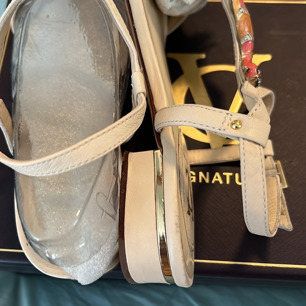 Vince Camuto Signat Sandals - Picture 8 of 10